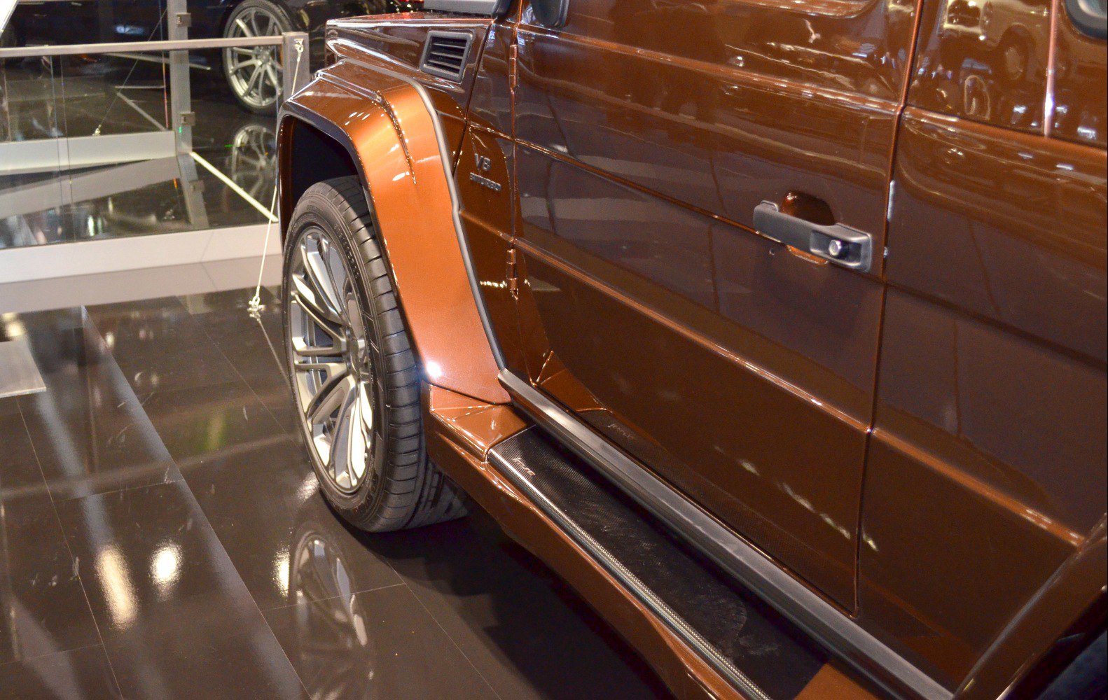 Close-up of wheel, fender, and door side panel detailing