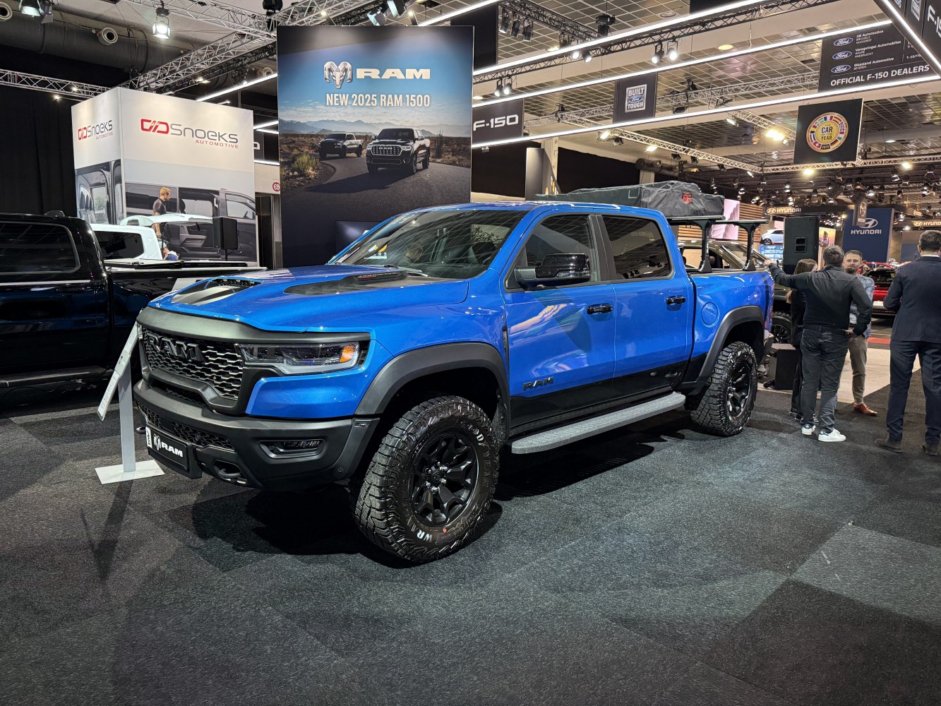3/4 front-left view