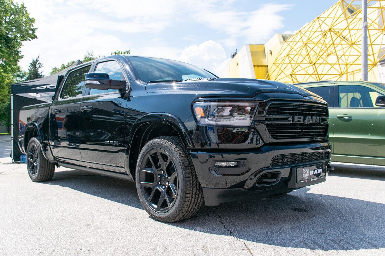 Black pickup truck front grille and wheel design from side angle