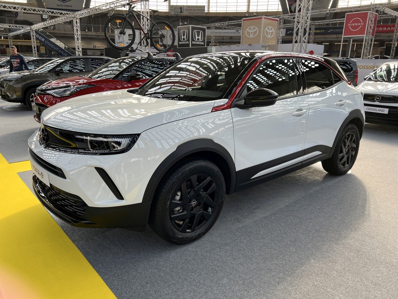 Compact SUV with LED headlights and two-tone roof design