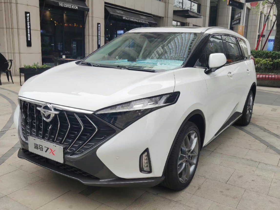 Front view of SUV with large grille and sharp slim headlights