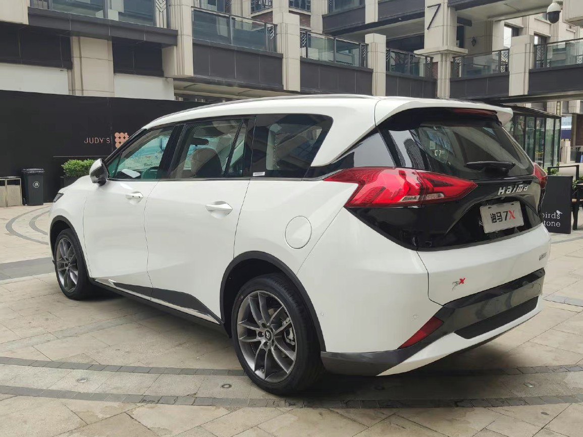 Rear and side view of a modern MPV with large windows and sleek rear lights