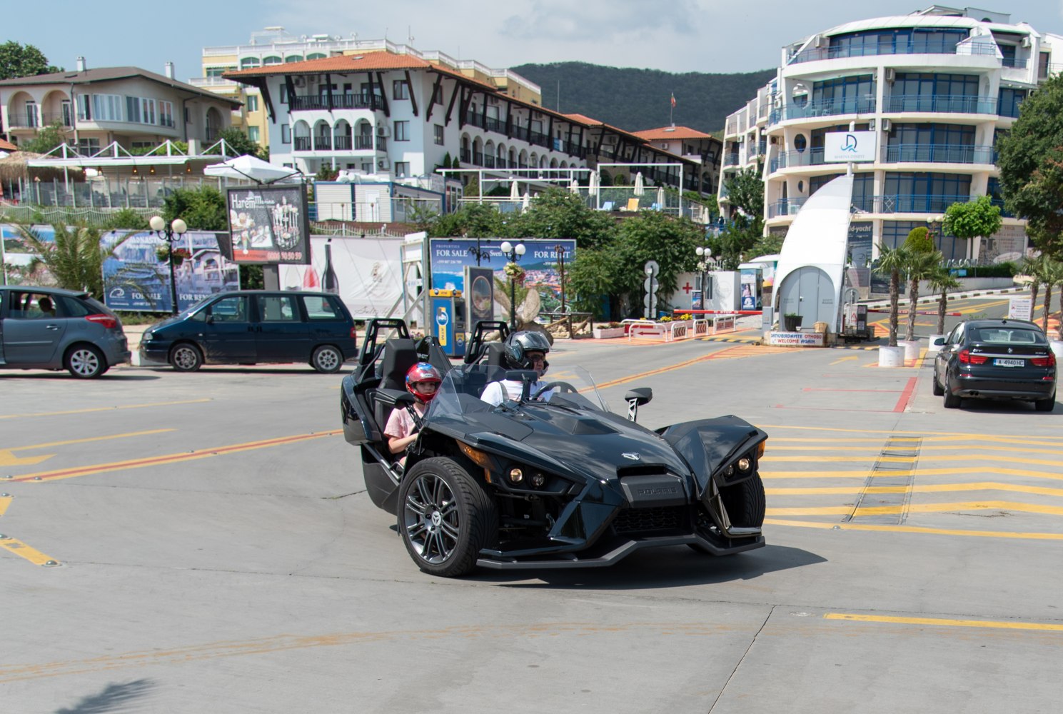 Open-top three-wheel vehicle with angular design and exposed front wheels