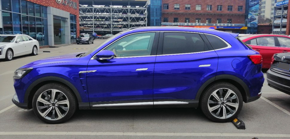 Electric SUV side profile, blue paint, alloy wheels