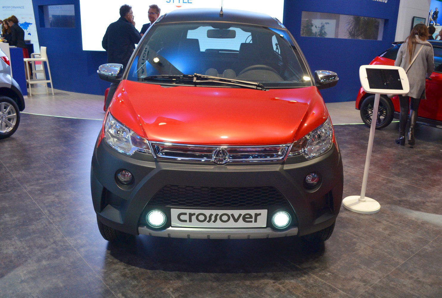 Front view with chrome grille and twin round fog lights