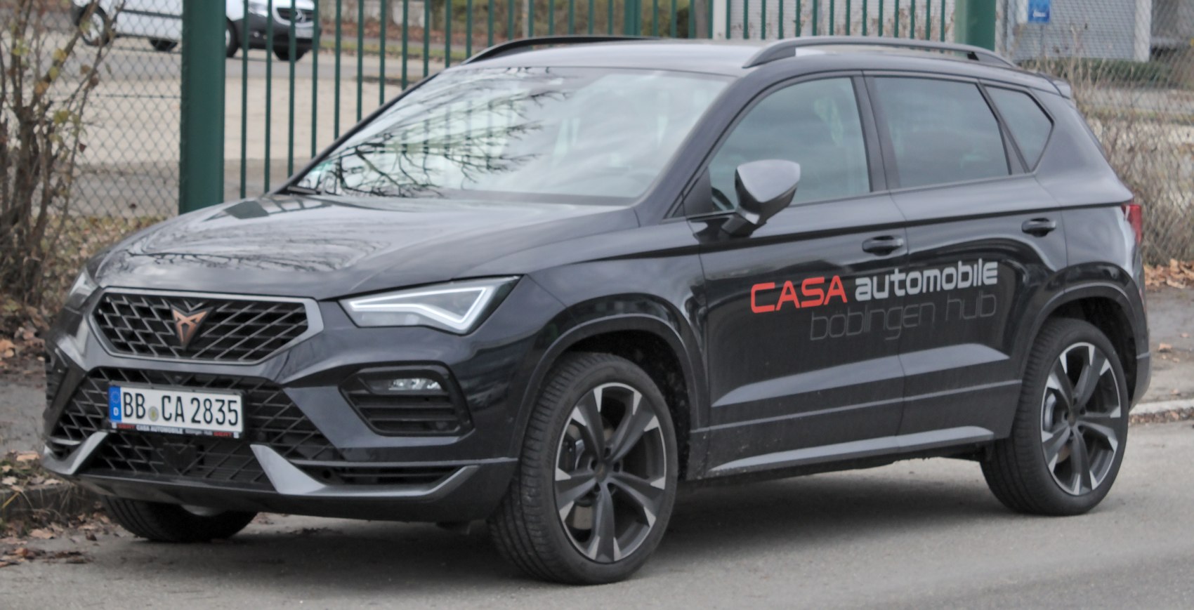 SUV front grille and alloy wheels in a side-front view