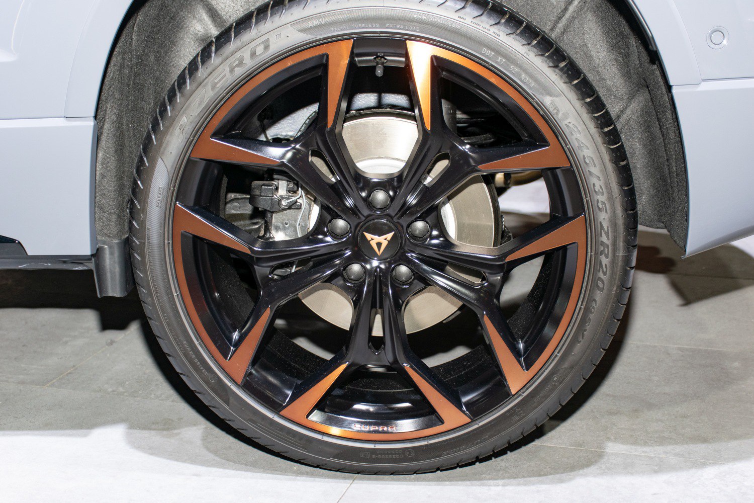 Two-tone black and copper alloy wheel with sporty spokes and disc brake