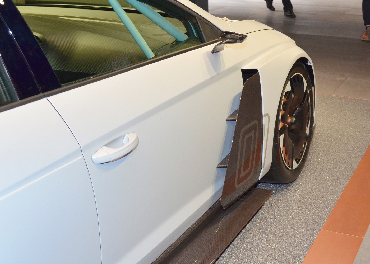 Side aerodynamic fins with carbon fiber side skirt and racing wheel