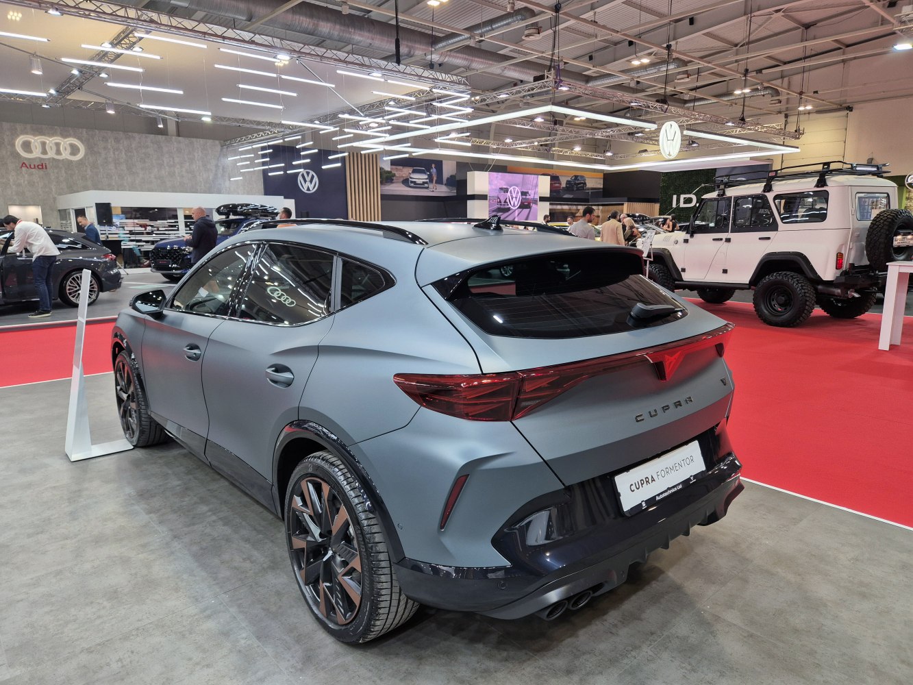 Rear and side profile with sharp taillights and sporty diffuser.