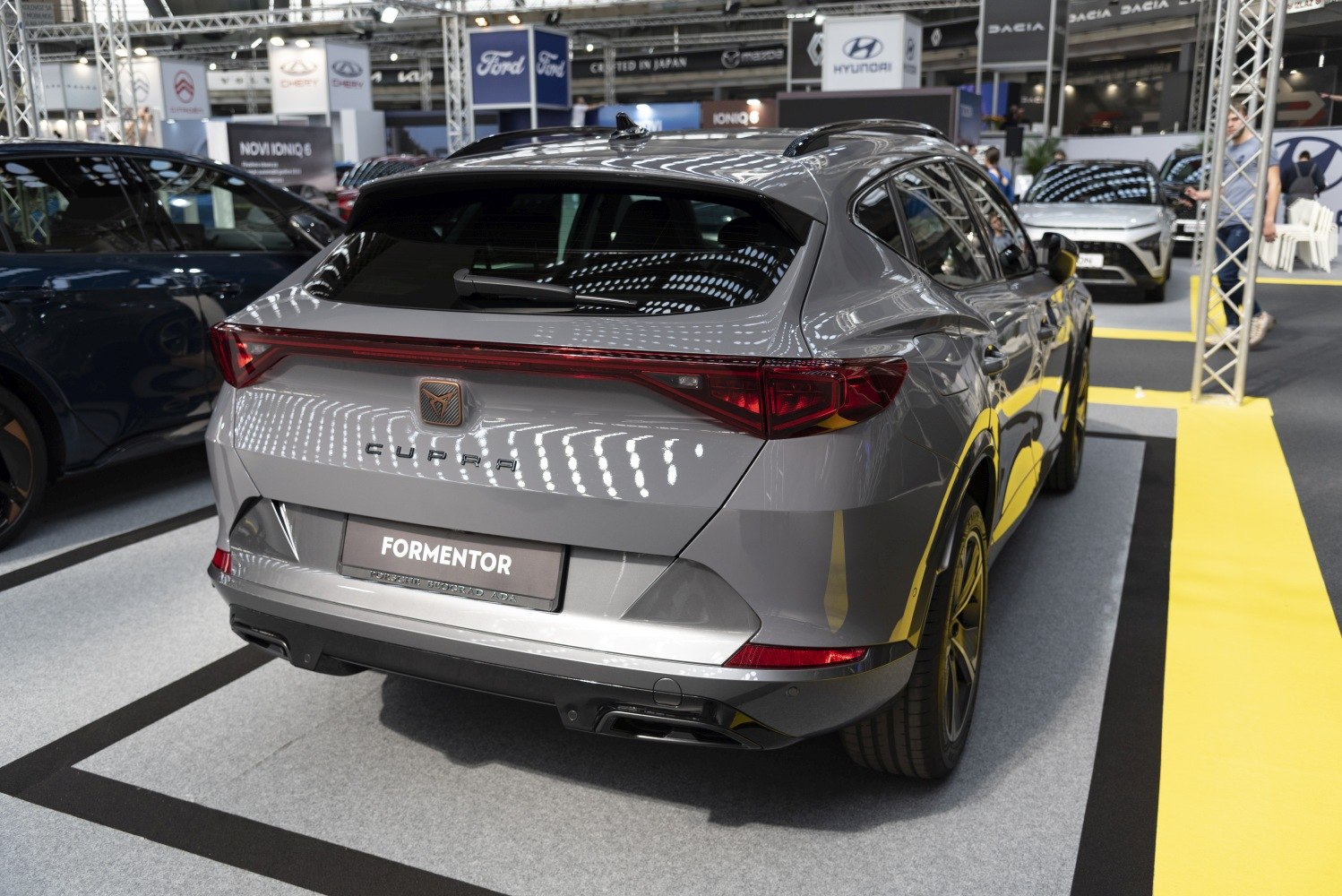 Sleek rear with LED taillights and dual exhaust