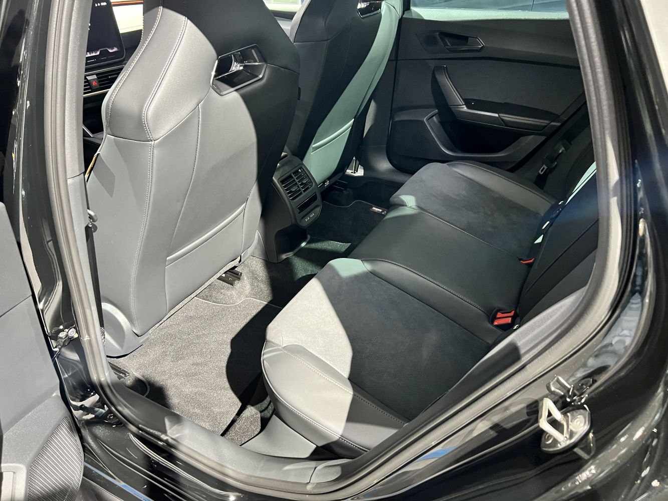 Rear passenger seating with leather upholstery and rear air vents