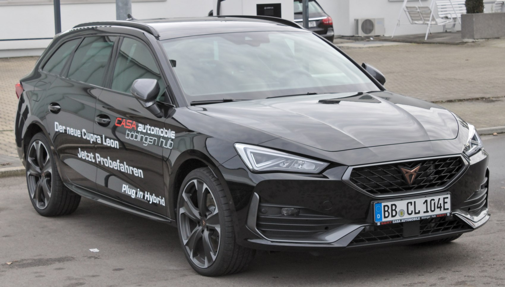 Sporty wagon with LED headlights and alloy wheels