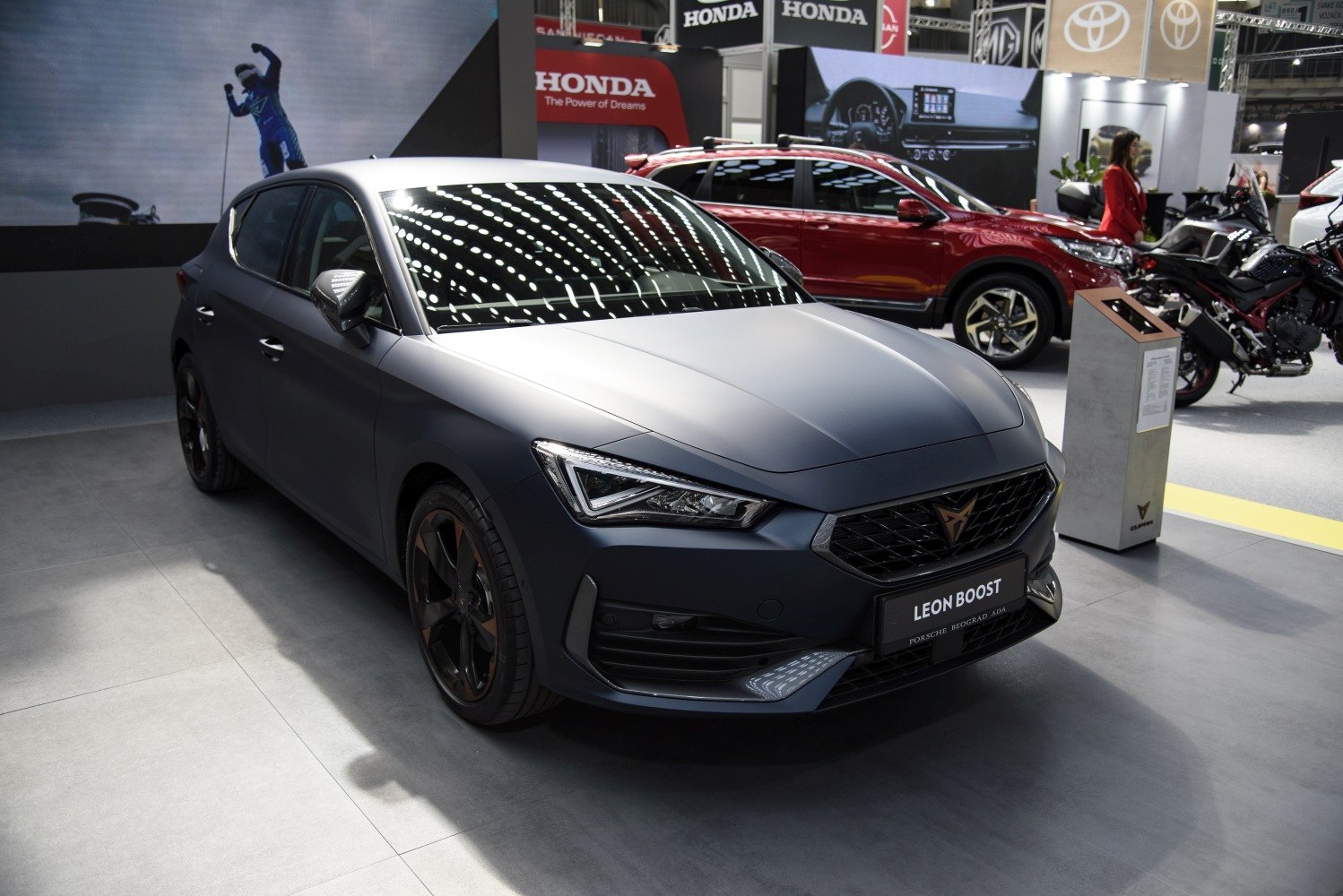 Sharp LED headlights and sporty front grille