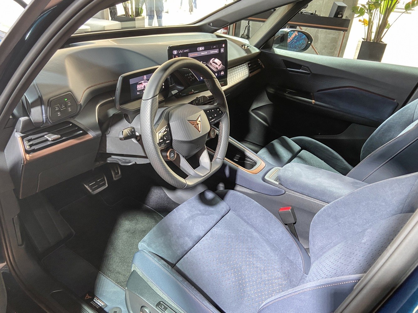 Digital instrument panel and touchscreen with sporty ergonomic seats
