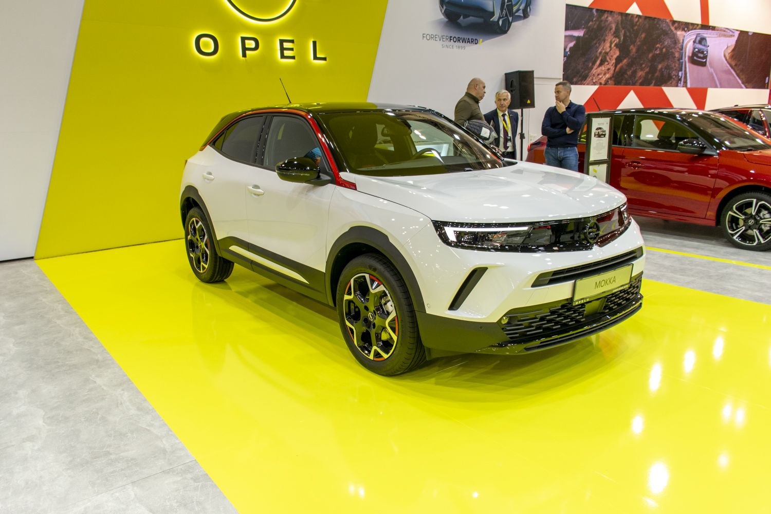 White crossover with black roof and unique alloy wheels