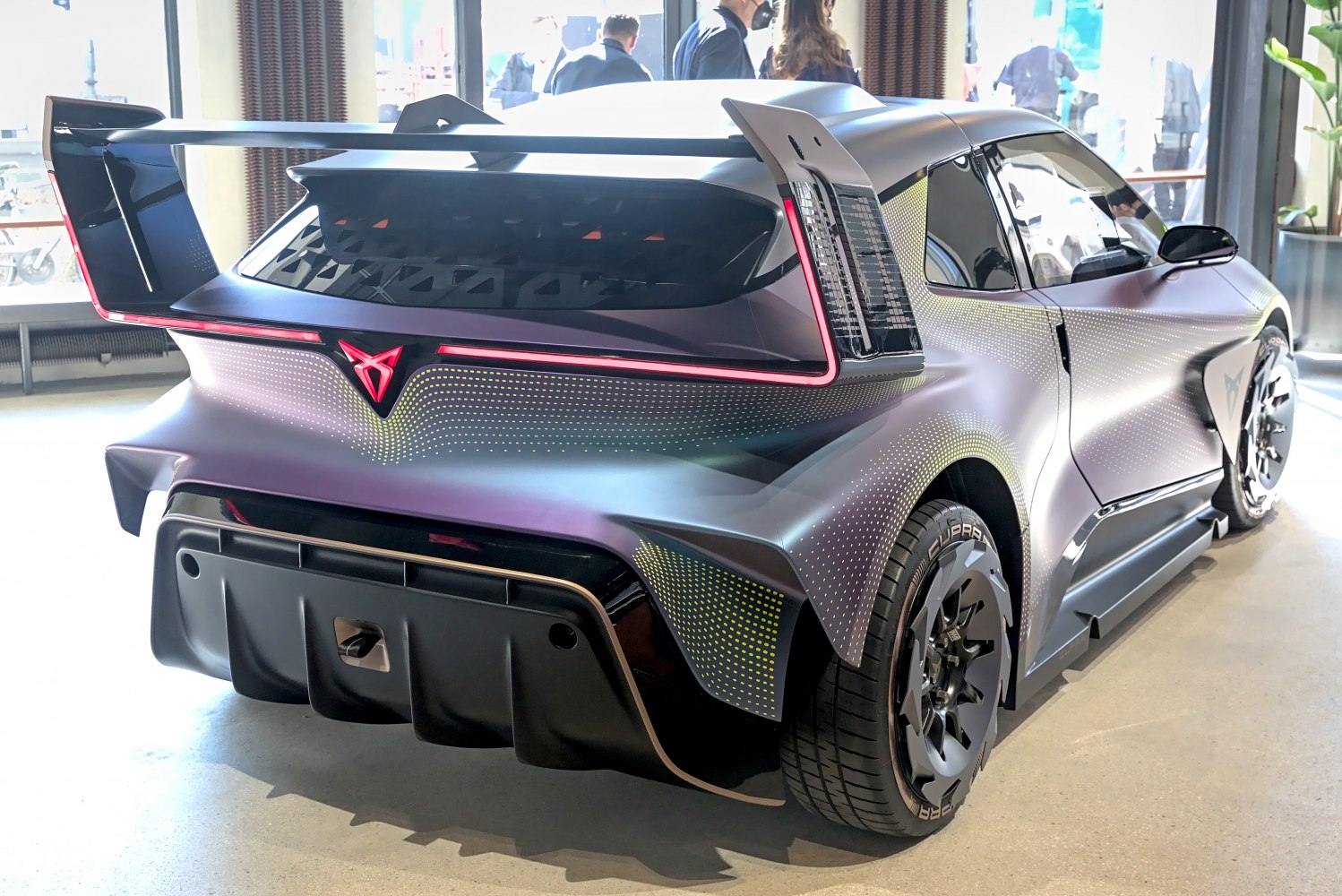 Rear view with large aerodynamic wing and diffuser