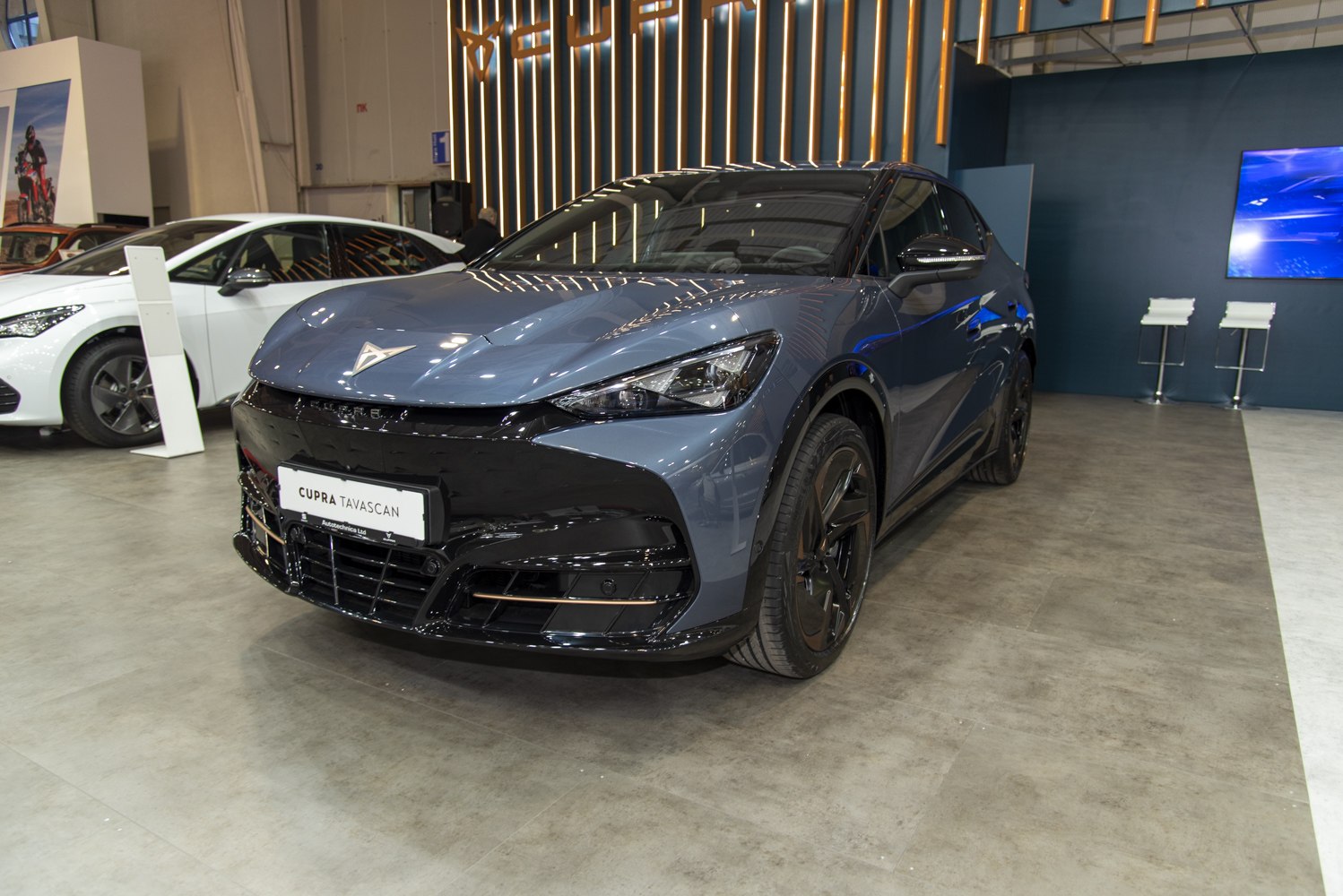 3/4 front-left view