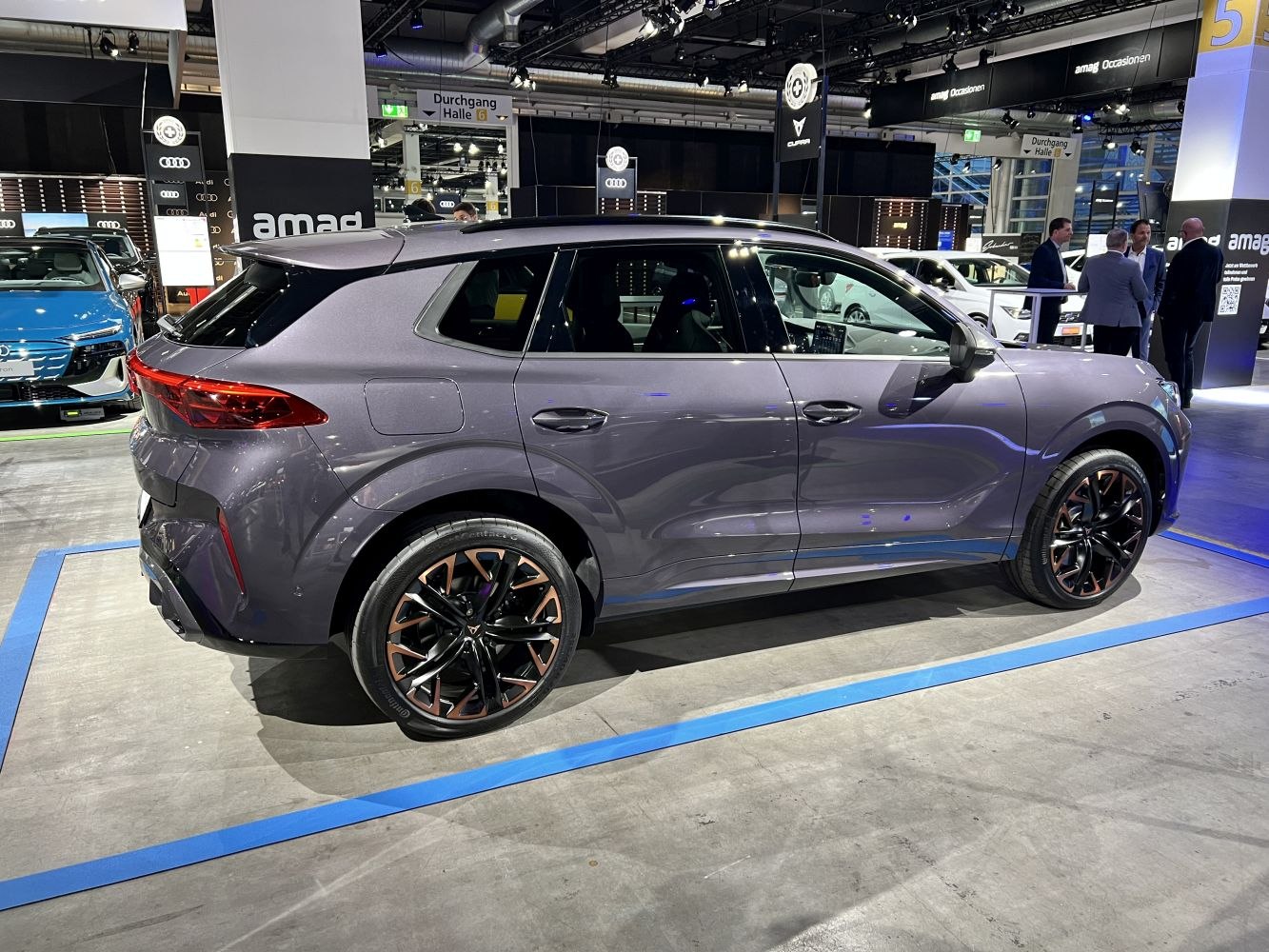 2025 SUV side view with alloy wheels and sleek design