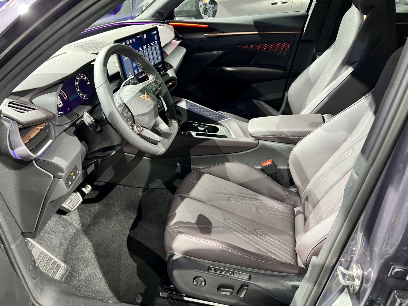 Digital dashboard and touchscreen with premium leather seats
