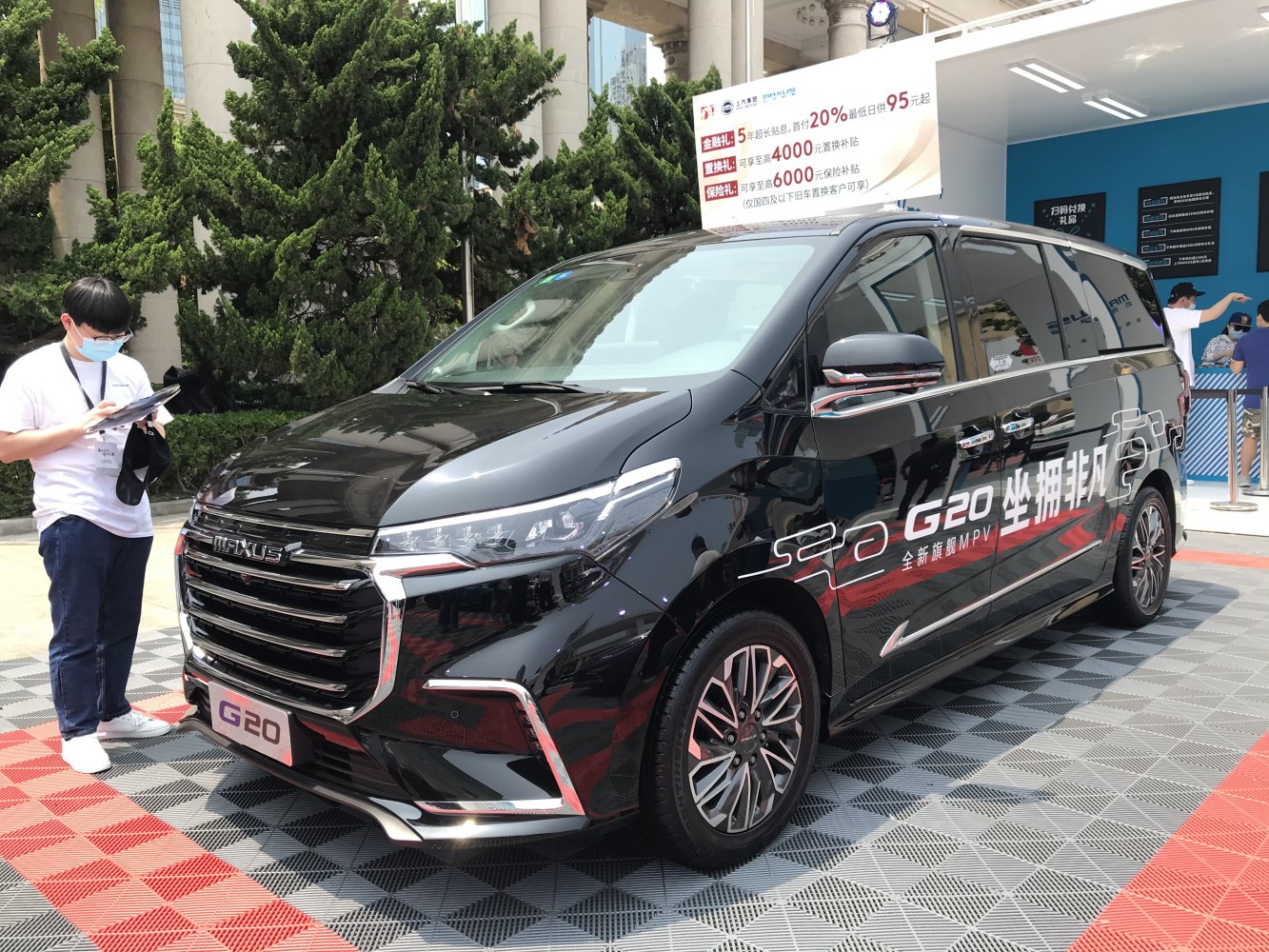 Black luxury MPV with bold grille and alloy wheels