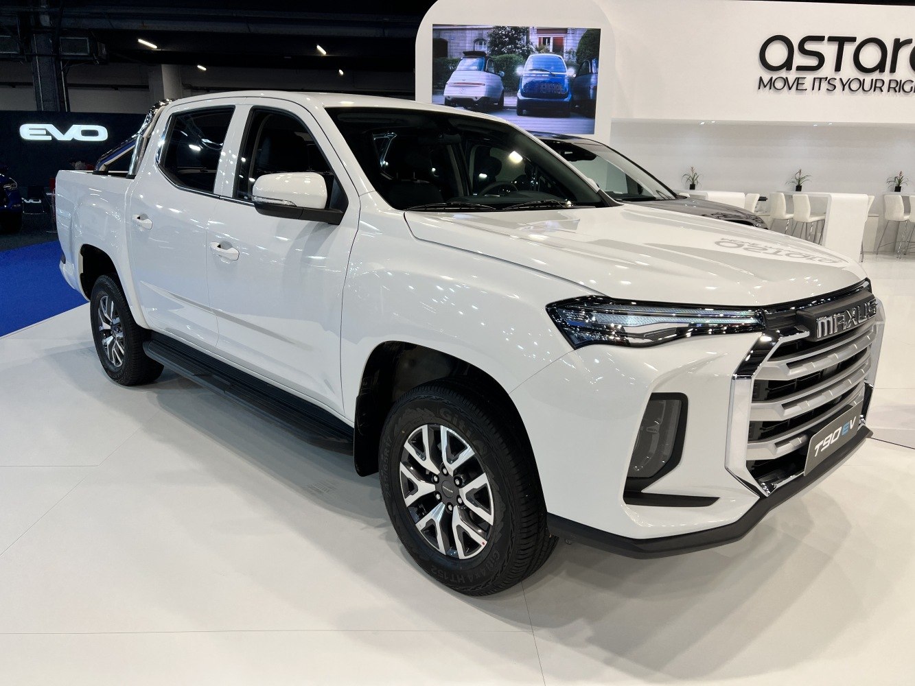 White pickup truck front side with alloy wheels and modern grille