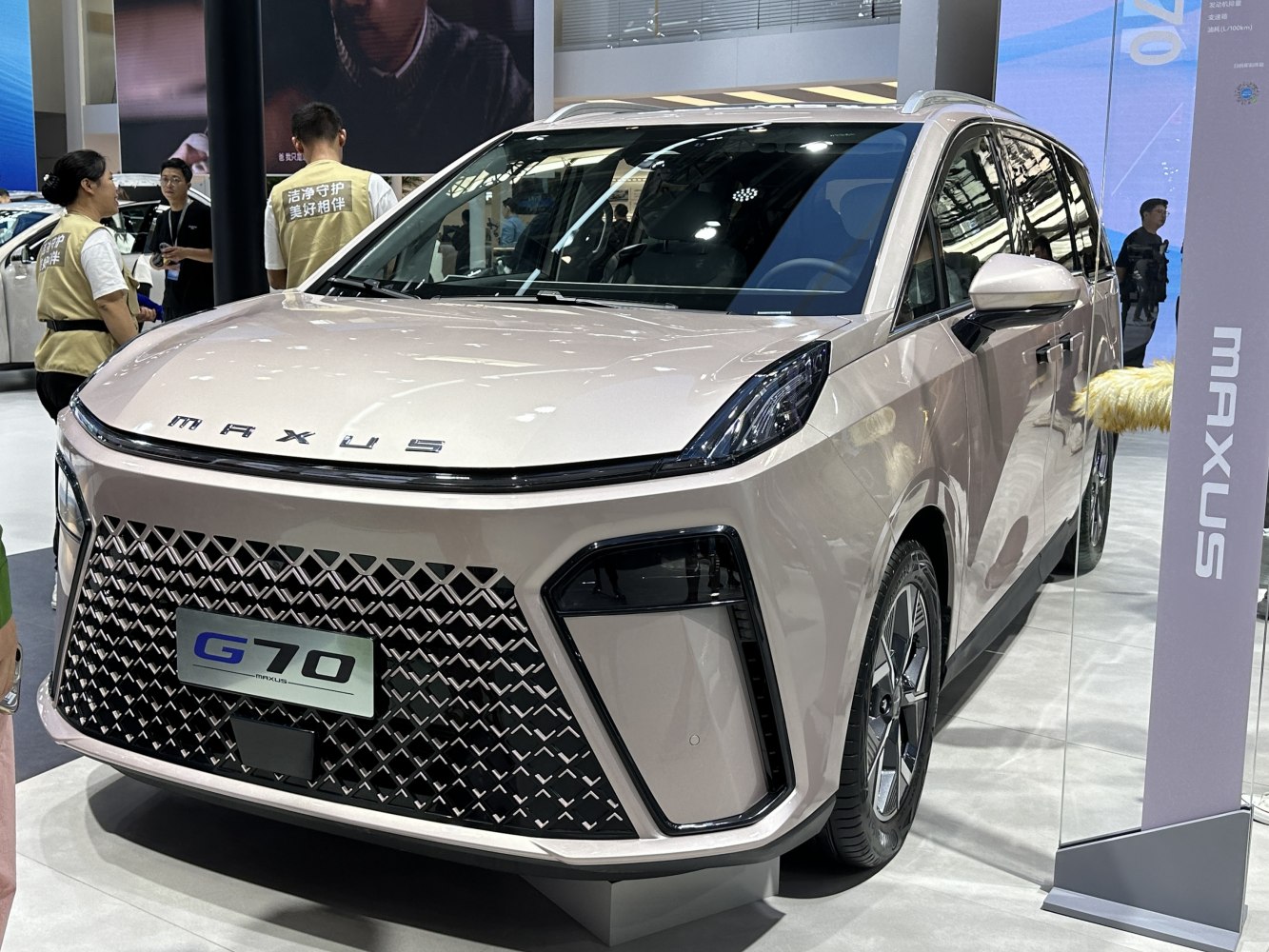 Large patterned grille and vertical headlights of a modern SUV