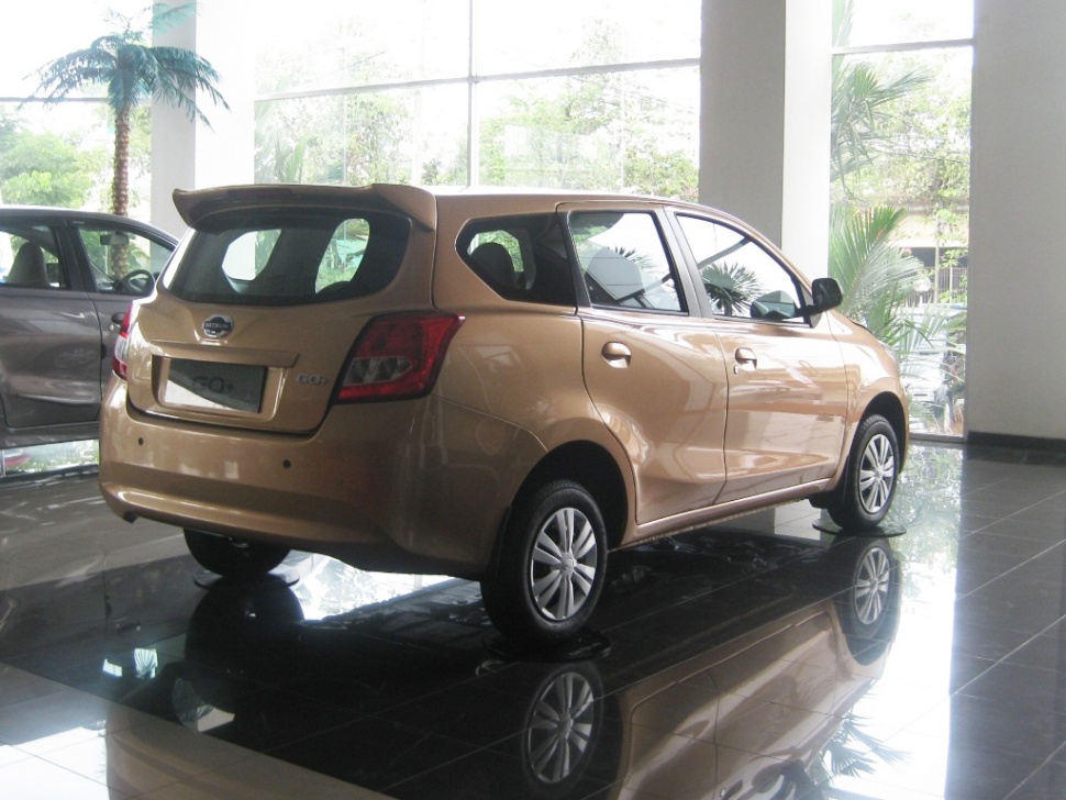 Rear side view of a compact hatchback MPV with spoiler and distinct taillights