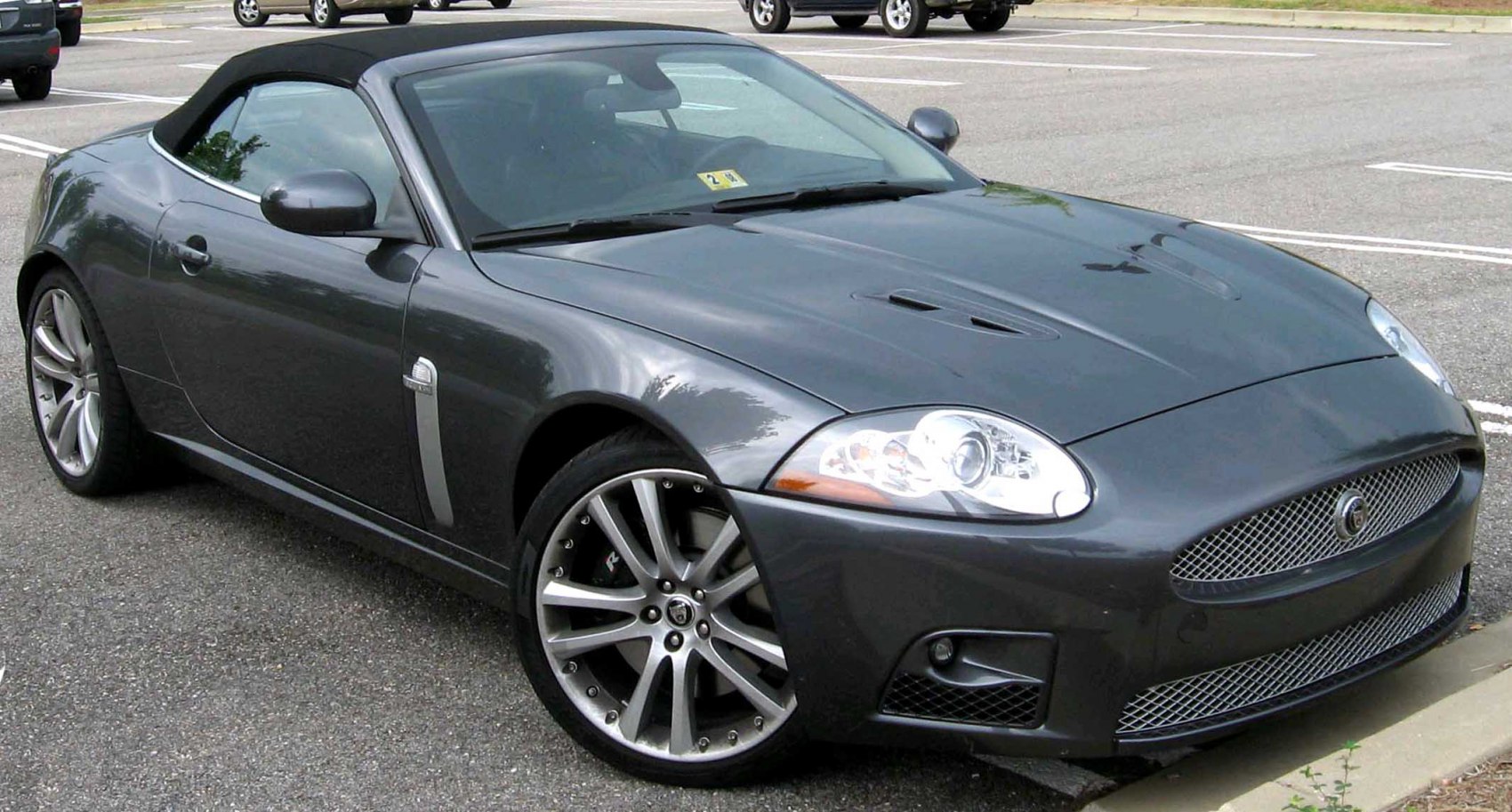 Sports convertible front three-quarter view with alloy wheels
