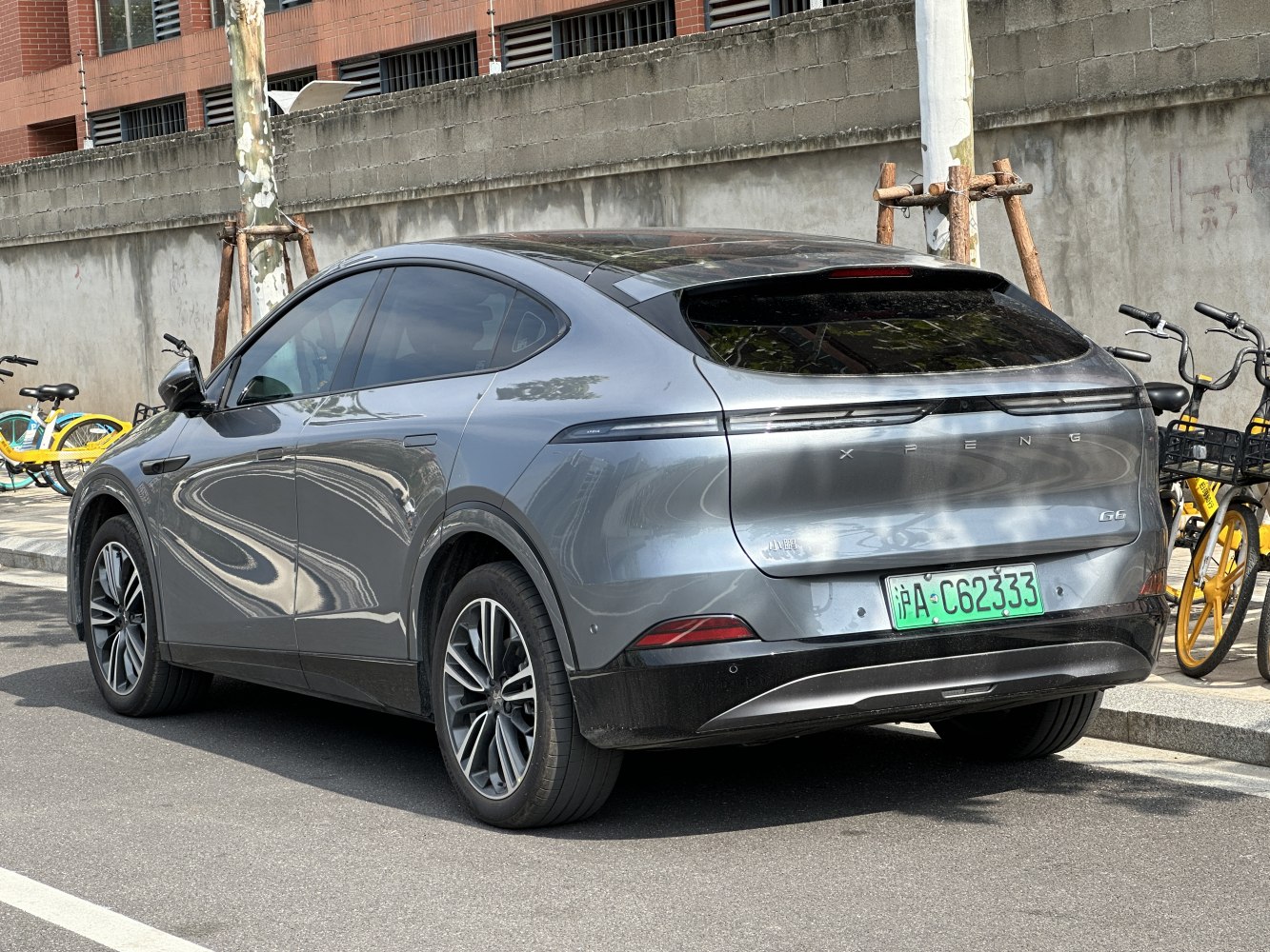 3/4 rear-left view