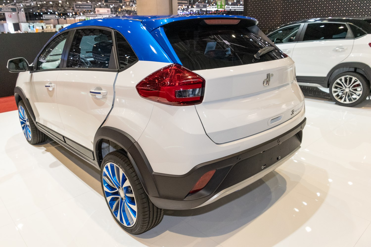Compact SUV with blue roof and matching blue-accented wheels
