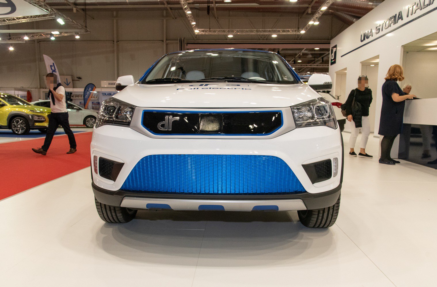 Front fascia of electric SUV with blue grille and DR logo