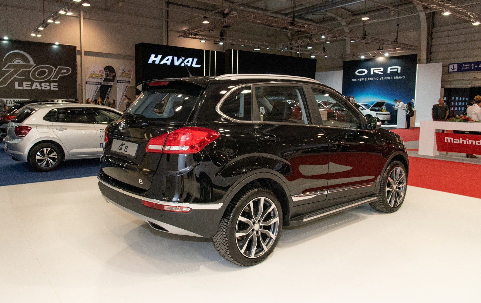 Black SUV rear side profile with alloy wheels and roof rails