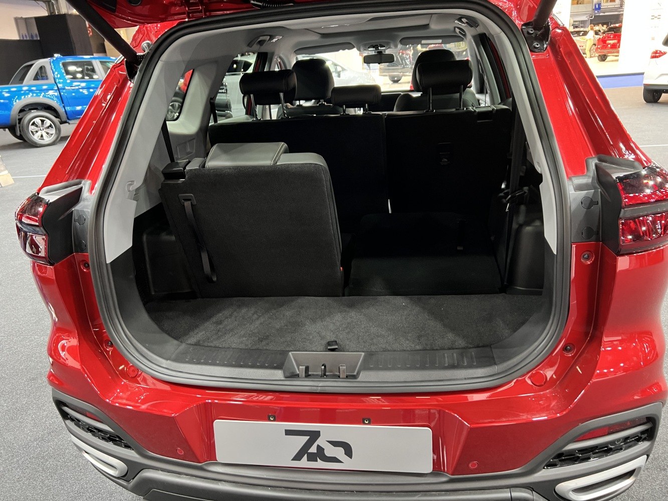 Spacious boot with foldable rear seats and rear headrests