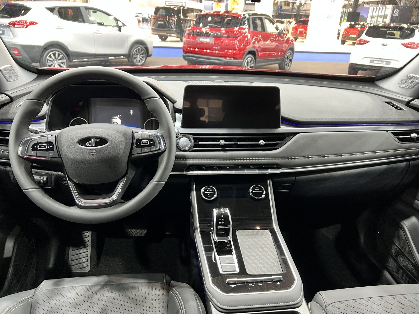 Steering wheel and digital dashboard with central touchscreen display