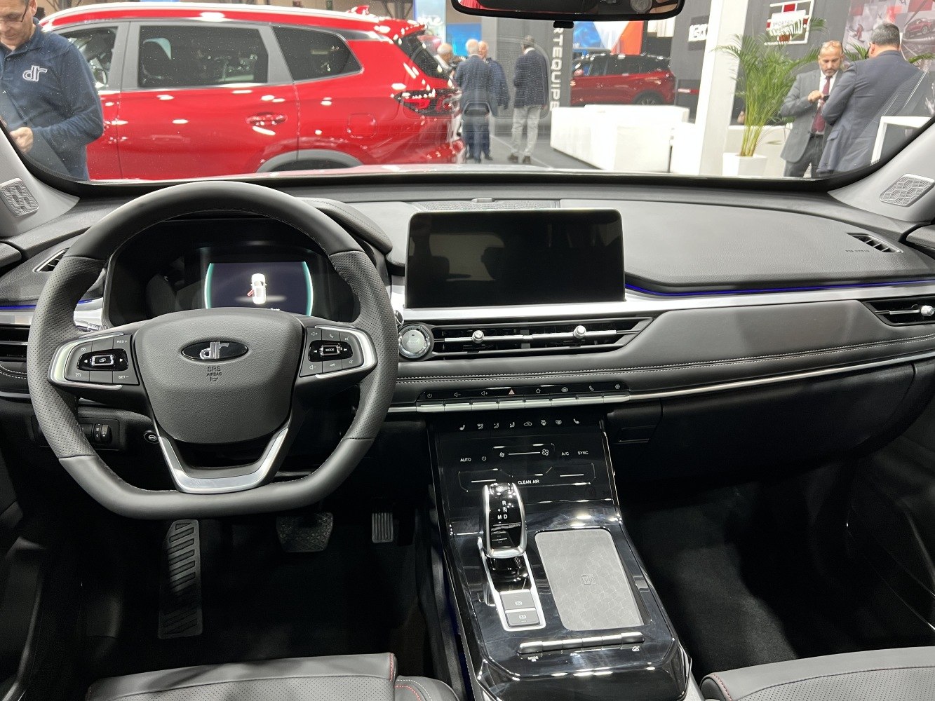 Digital dashboard and touchscreen central console with multifunction steering wheel