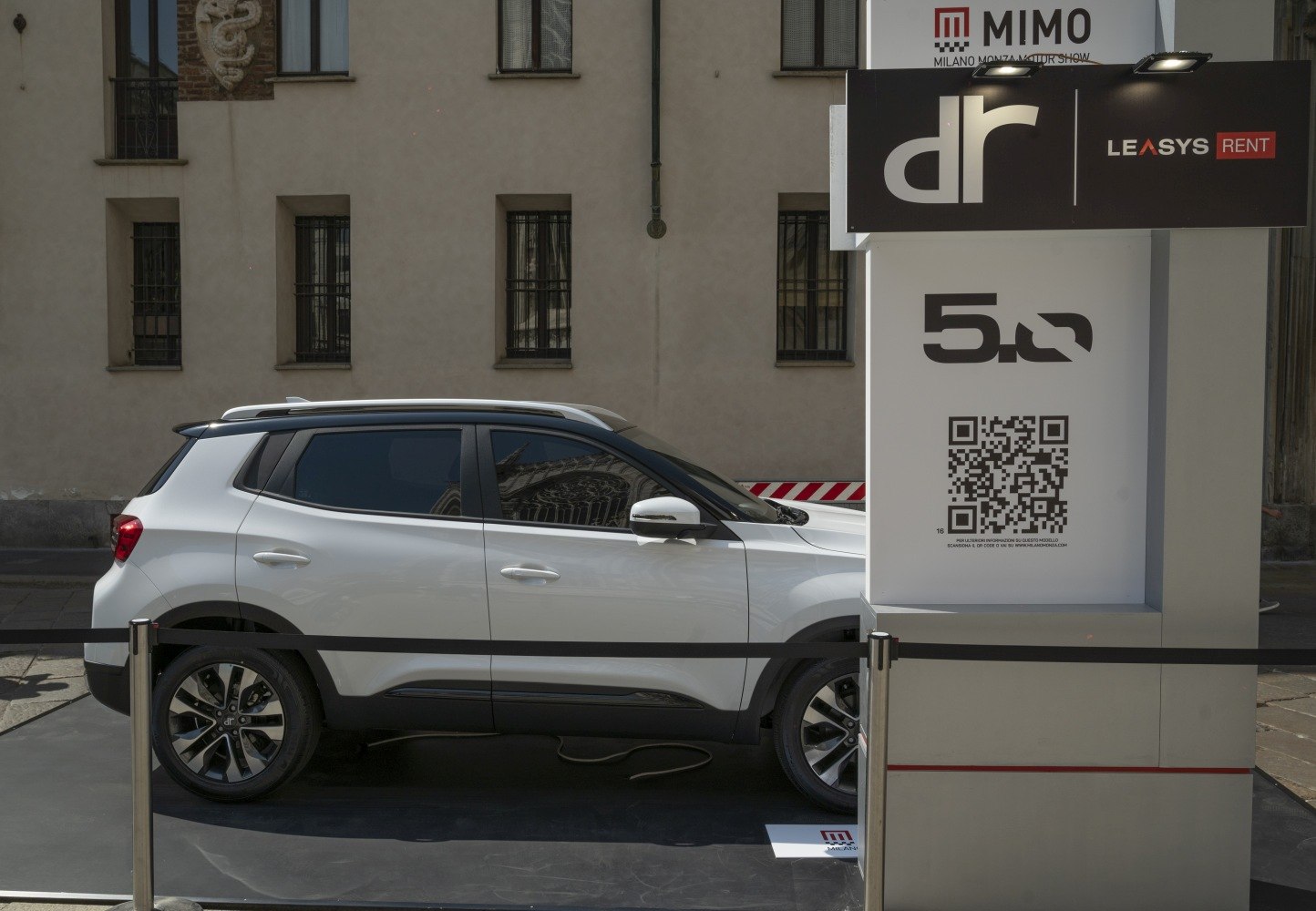 Compact SUV side profile with alloy wheels