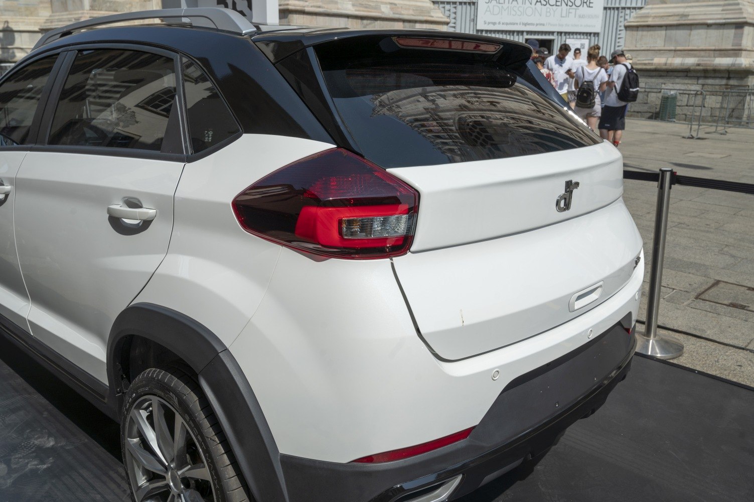 3/4 rear-left view