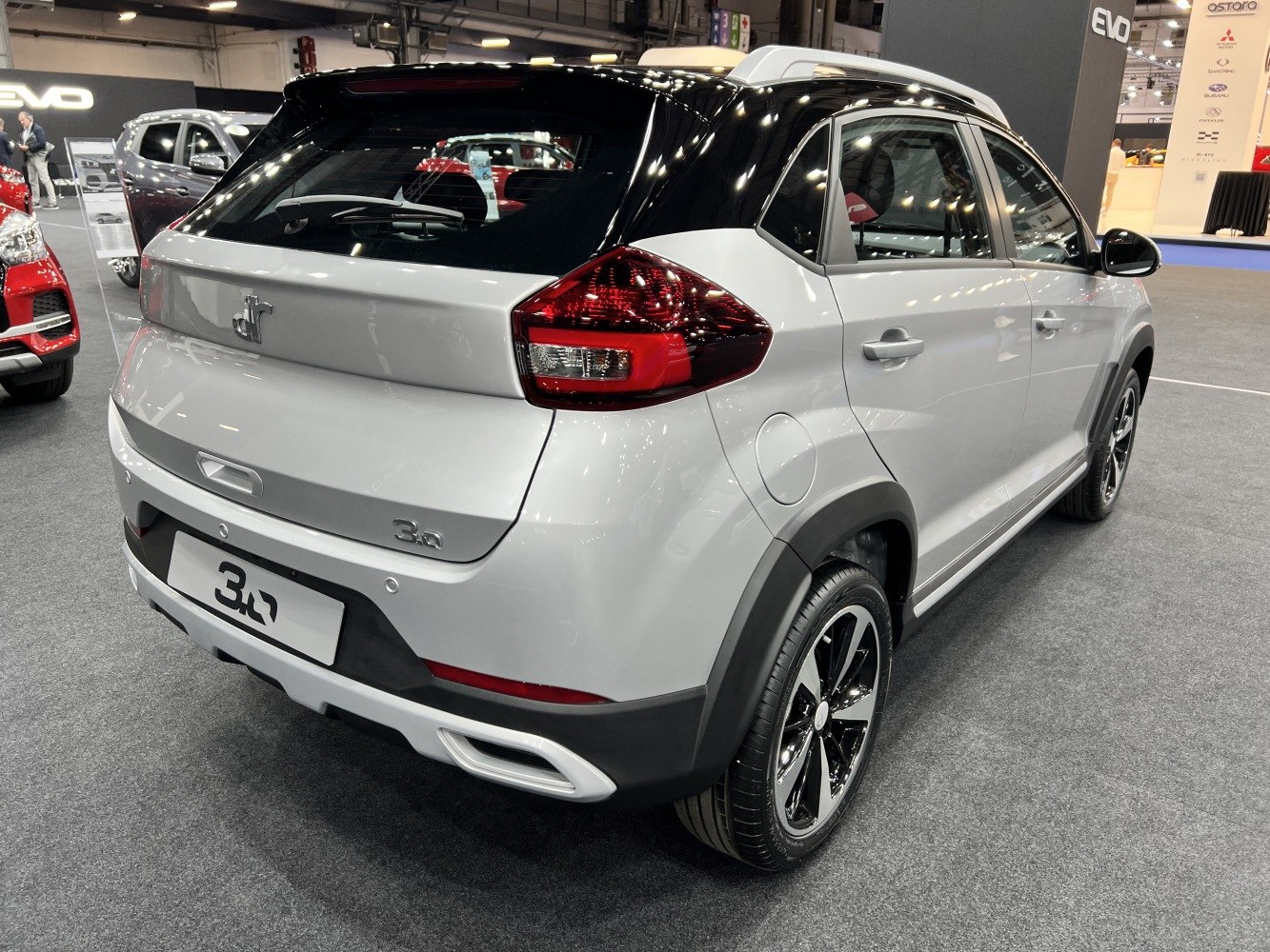 Rear design with taillights and alloy wheels of compact SUV