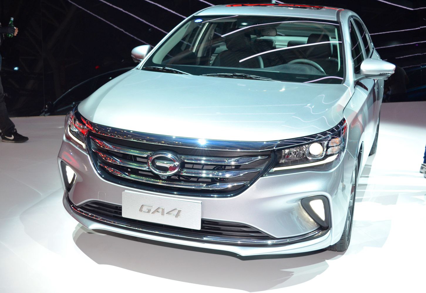 Front fascia with chrome grille and LED headlights