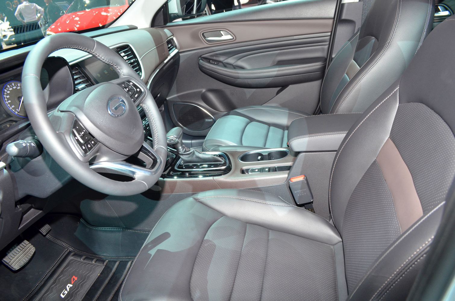 Leather seats, dashboard with steering wheel controls and automatic gear shift