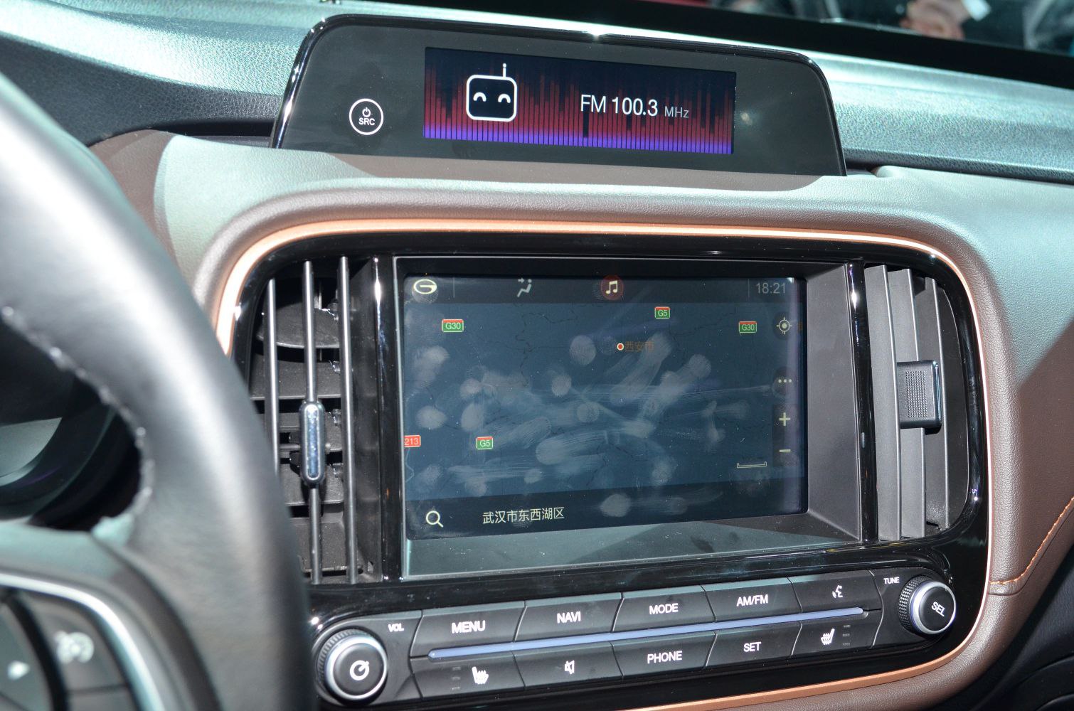 Touchscreen infotainment system with navigation and media controls