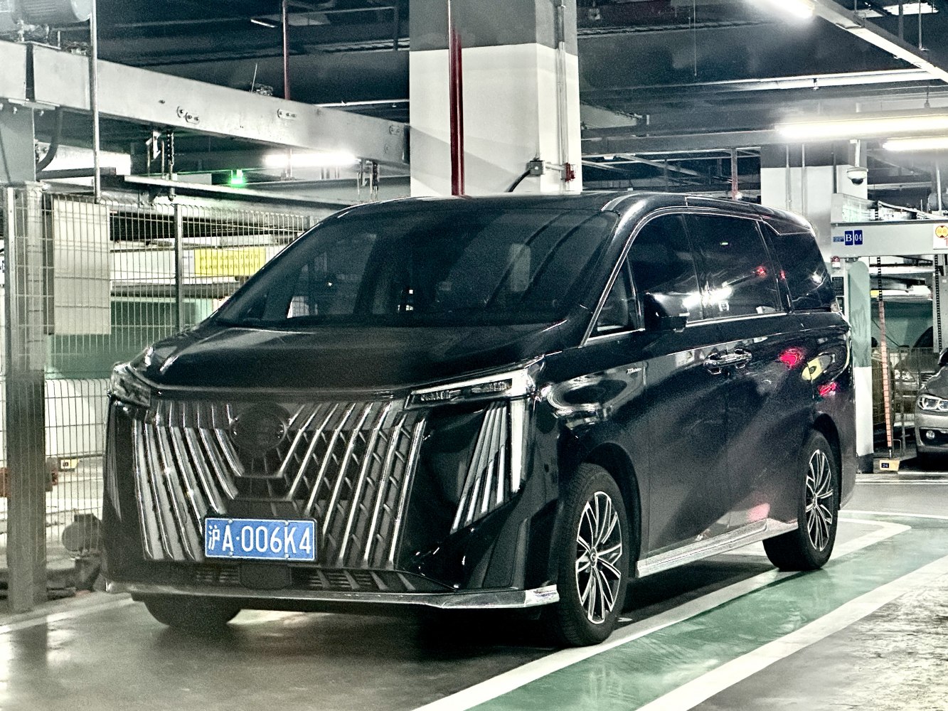 Luxury MPV with large vertical grille and sleek LED headlights