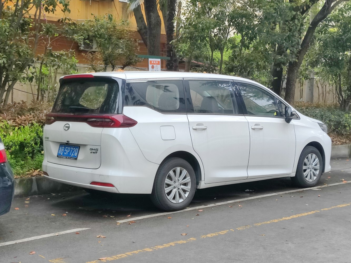 White minivan rear and side profile with distinct taillights