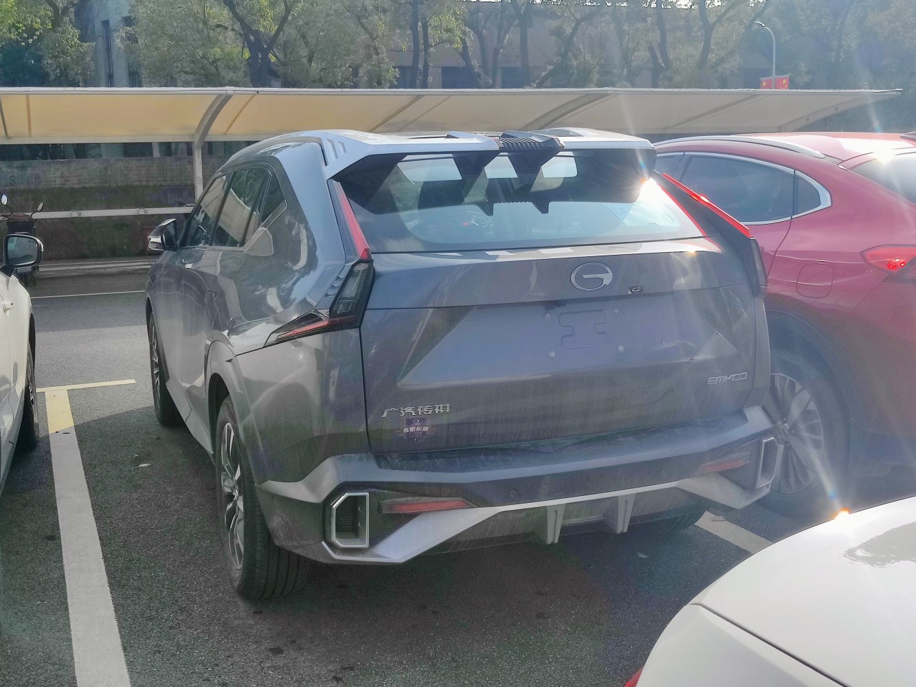 SUV rear with angular taillights and hexagonal exhaust outlets