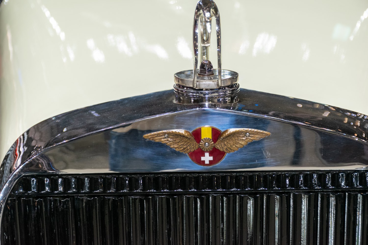 Radiator grille with Hispano Suiza winged emblem and chrome finish