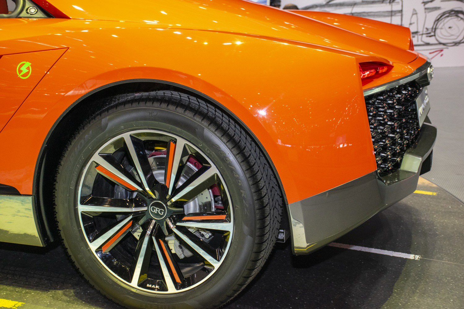 Rear wheel and orange rear body with electric logo
