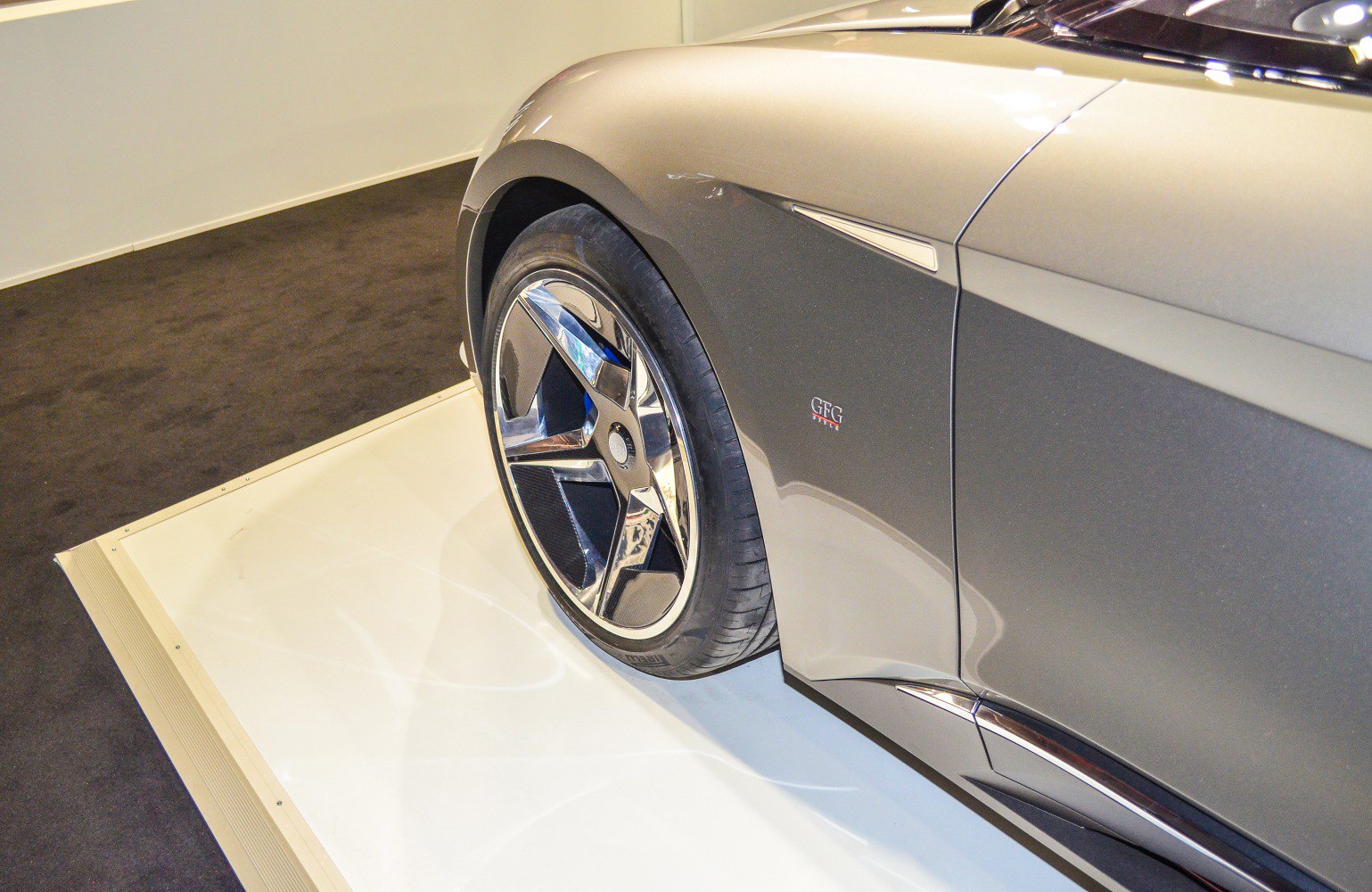 Front wheel and sleek fender with reflective alloy rim