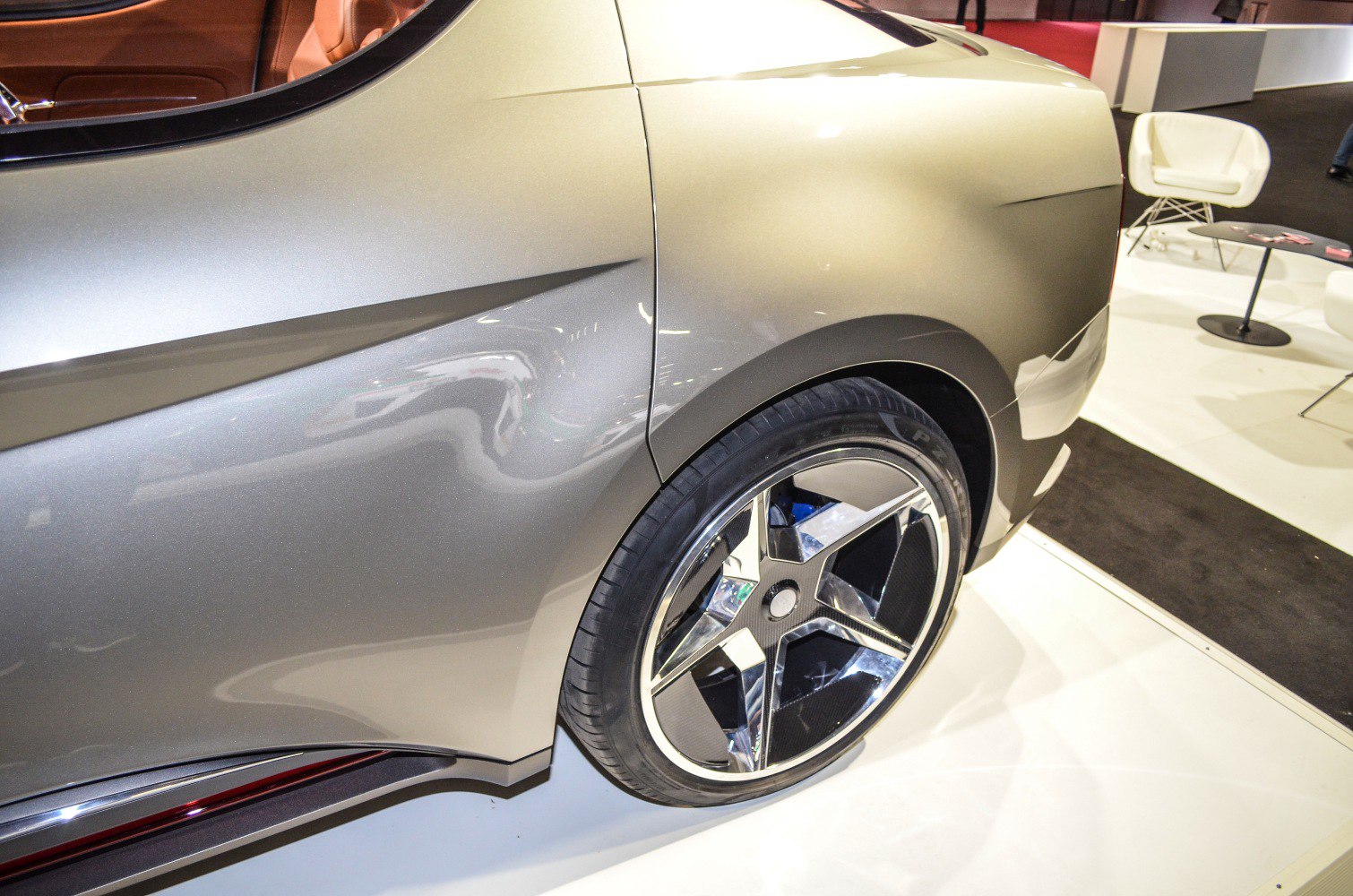 Rear quarter panel and futuristic alloy wheel design