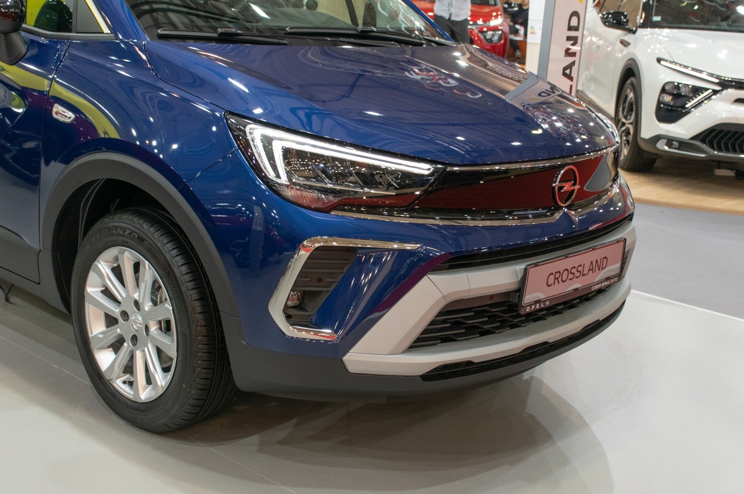 Front fascia with LED headlights and alloy wheel