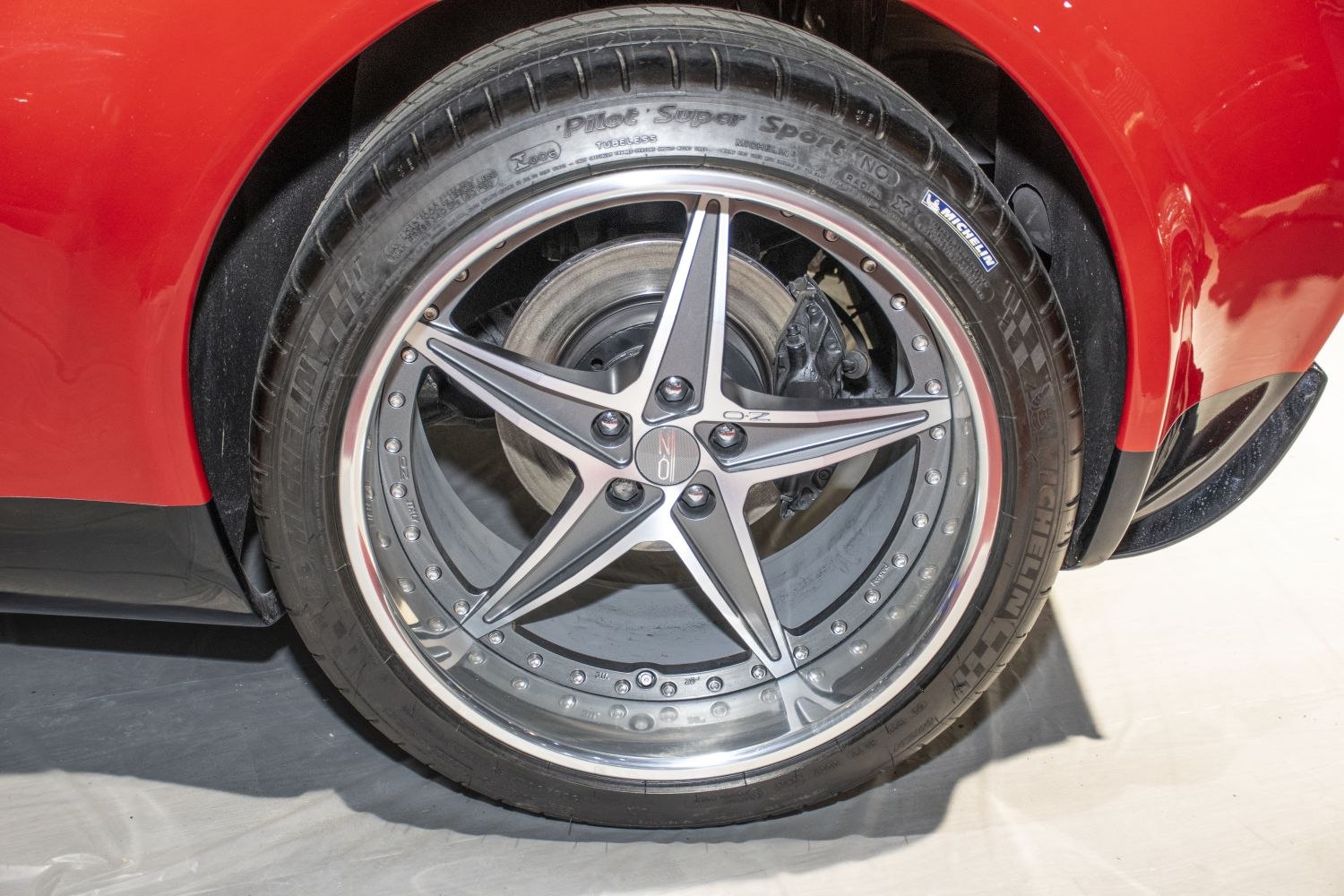 Five-spoke alloy wheel with Michelin Pilot Super Sport tire